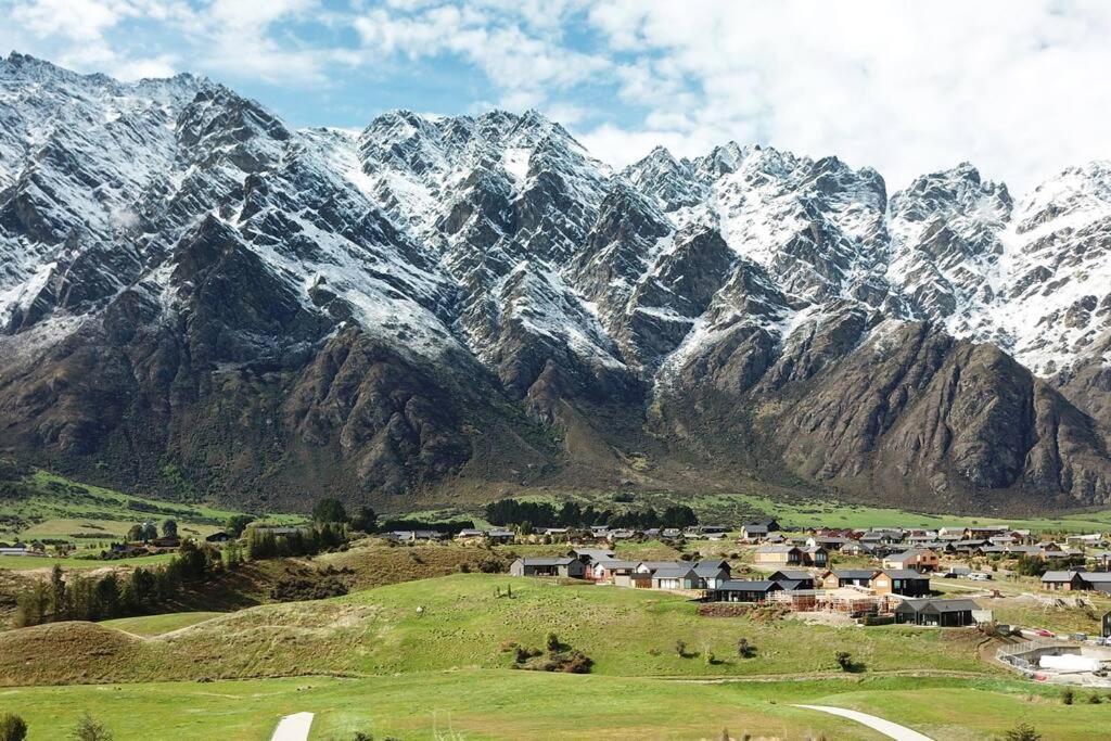 Nestled Below The Remarkables Queenstown Buitenkant foto