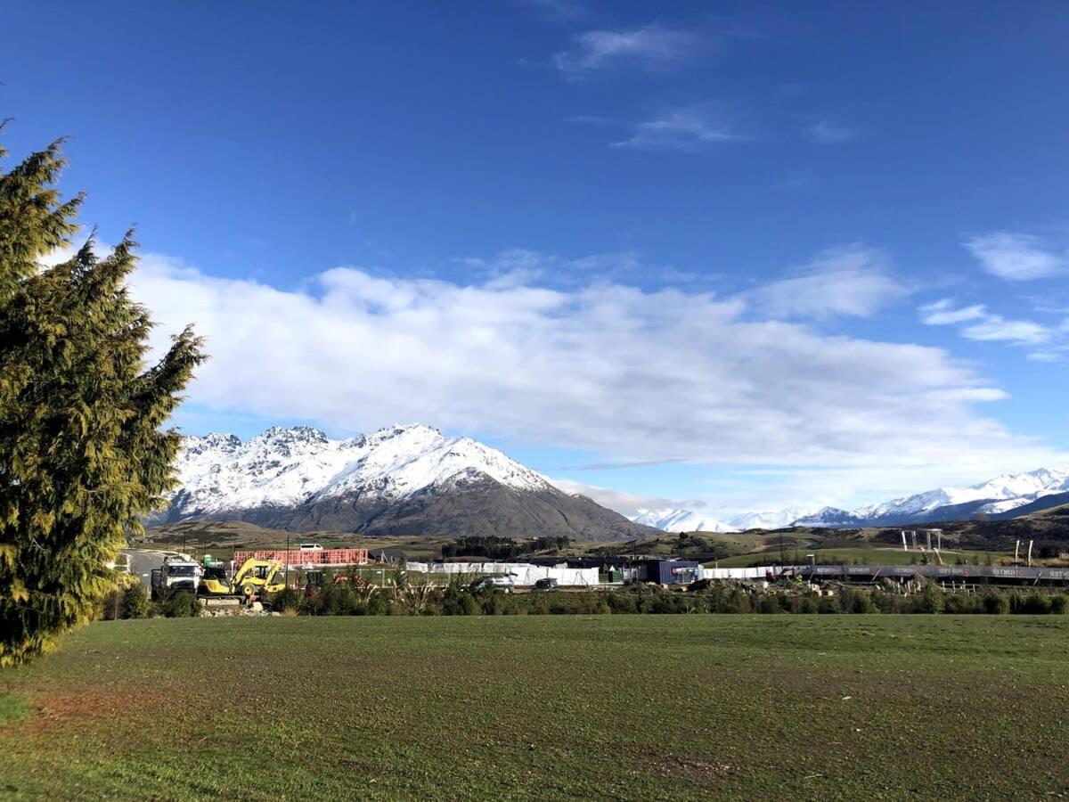Nestled Below The Remarkables Queenstown Buitenkant foto