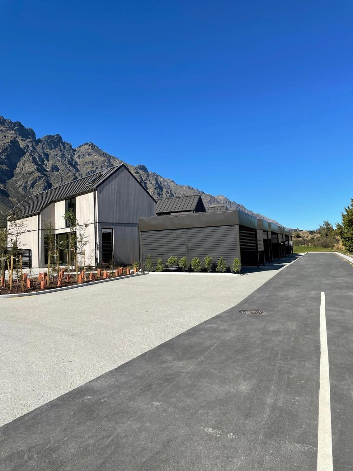 Nestled Below The Remarkables Queenstown Buitenkant foto