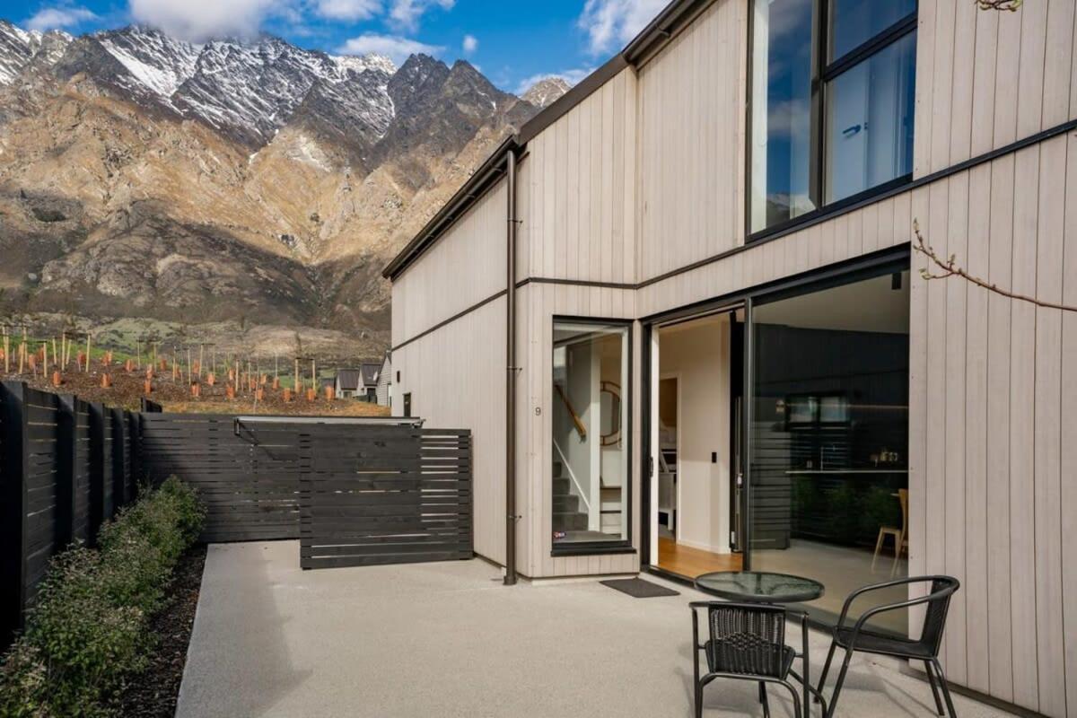 Nestled Below The Remarkables Queenstown Buitenkant foto
