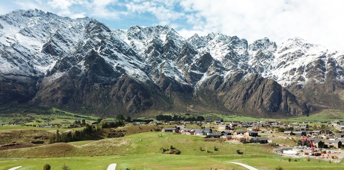 Nestled Below The Remarkables Queenstown Buitenkant foto