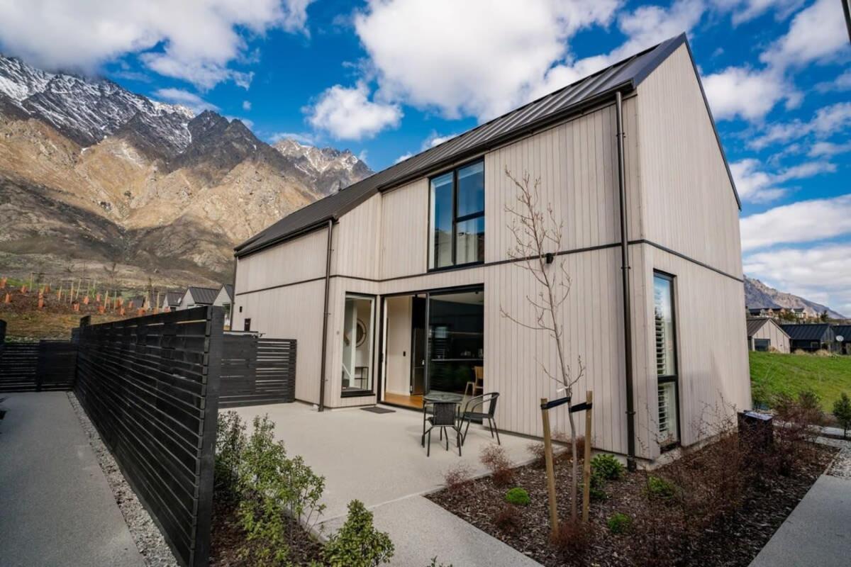 Nestled Below The Remarkables Queenstown Buitenkant foto